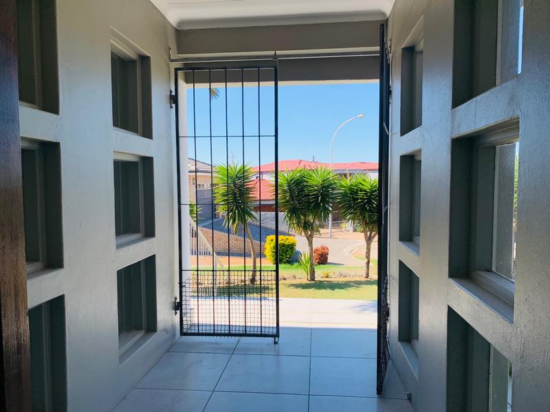 3 Bedroom Property for Sale in Wavecrest Eastern Cape